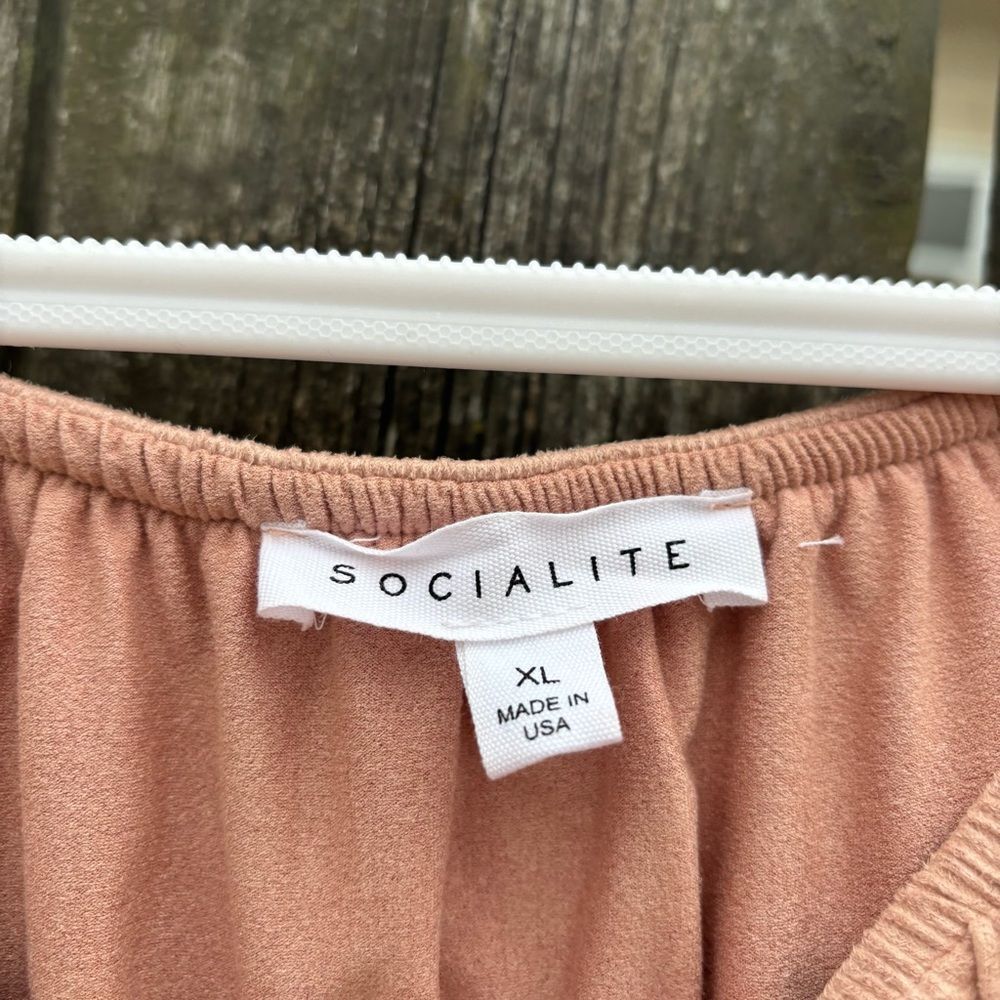 Off-Shoulder Ruffle Women’s Top - Dusty Rose - Picture 2 of 4